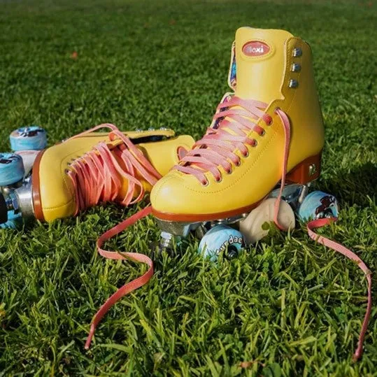 Moxi Beach Bunny Strawberry Lemonade Roller Skates